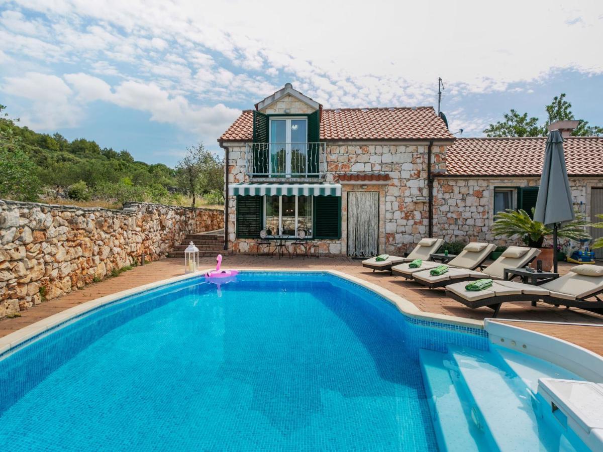 Chic Holiday Home In Marina With Private Swimming Pool エクステリア 写真