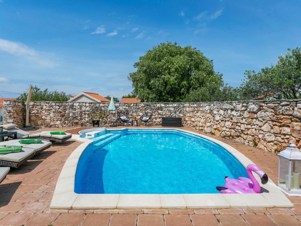 Chic Holiday Home In Marina With Private Swimming Pool エクステリア 写真