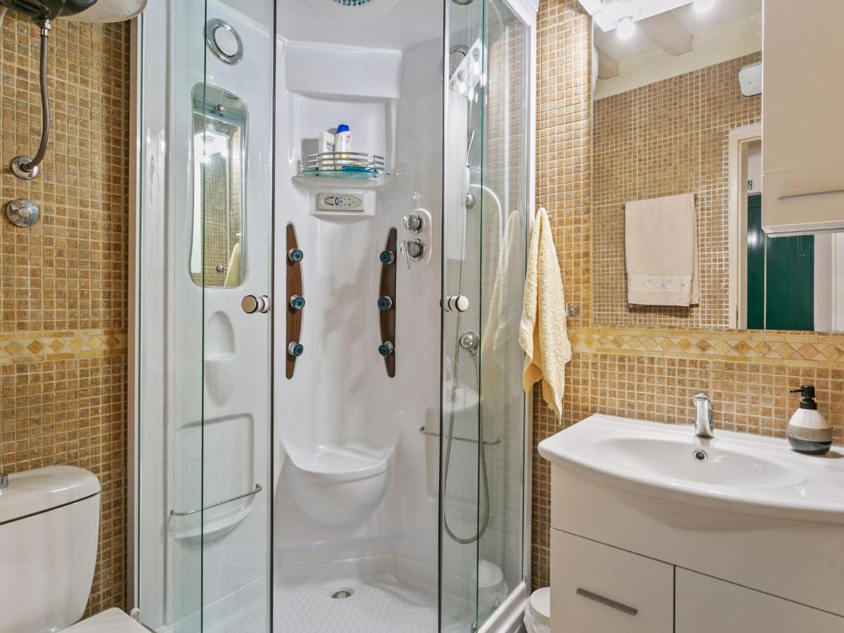 Chic Holiday Home In Marina With Private Swimming Pool エクステリア 写真