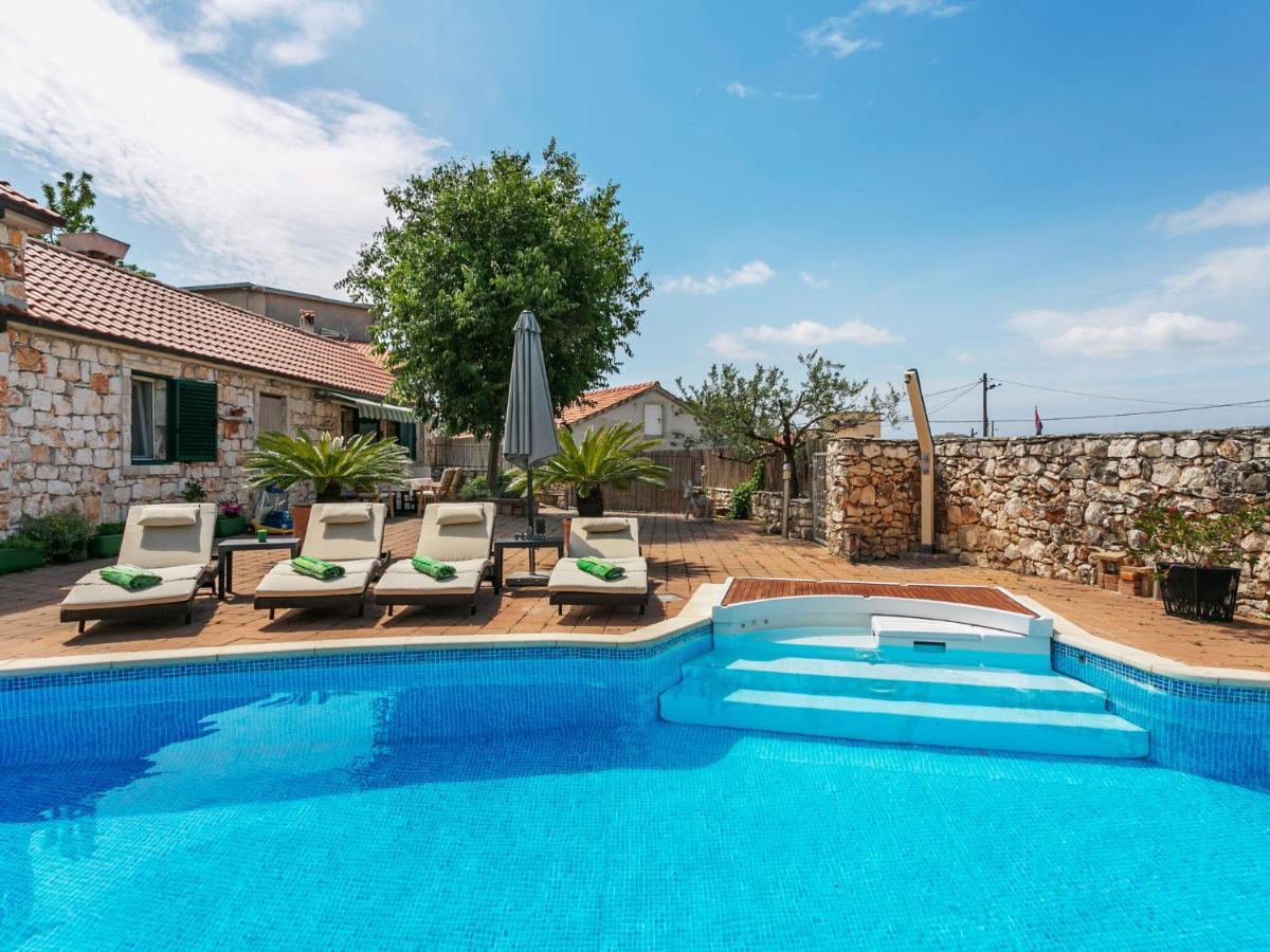 Chic Holiday Home In Marina With Private Swimming Pool エクステリア 写真