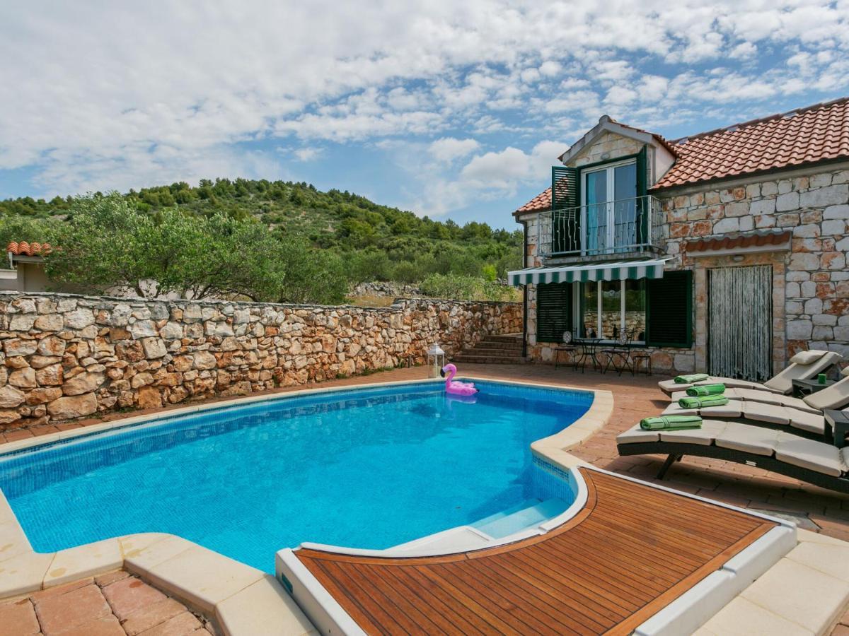 Chic Holiday Home In Marina With Private Swimming Pool エクステリア 写真