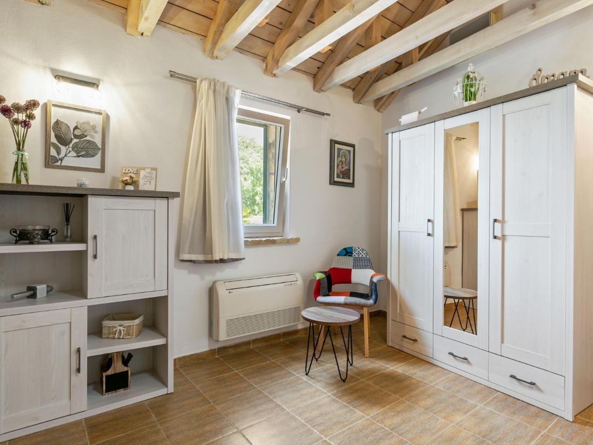 Chic Holiday Home In Marina With Private Swimming Pool エクステリア 写真